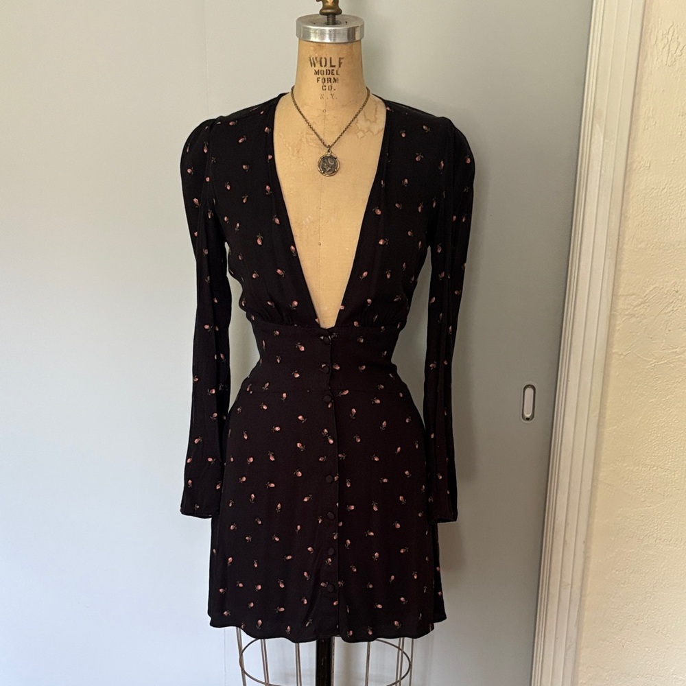 Reformation Chic Black Floral Long Sleeve Dress (size 36/ fits like XS)